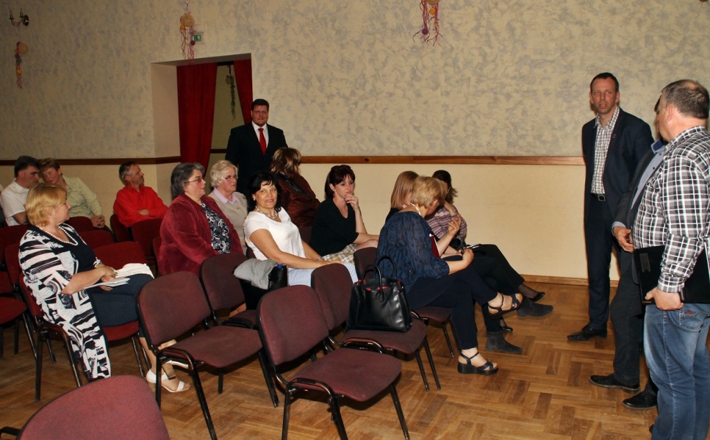 Skaistkalnes pagasta tautas namā uz priekšvēlēšanu tikšanos atnāca vairāk deputātu kandidātu nekā vēlētāju.
Autors: Uldis Varnevičs