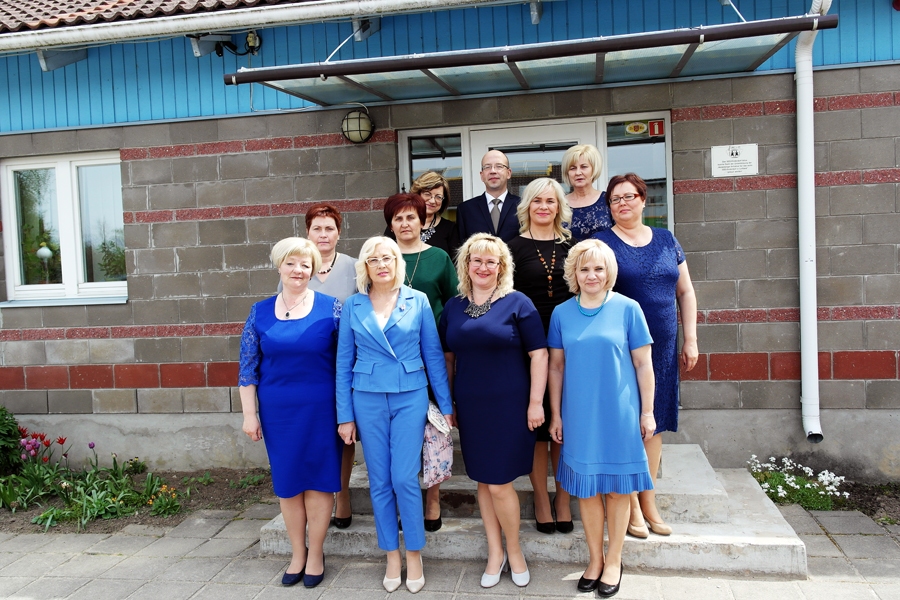 Īslīces SOS ciemata SOS mammas īsi pirms došanās pie Valsts prezidenta 17. maijā.
Autors: no SOS ciemata arhīva