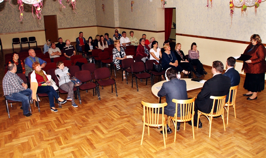 Skaistkalnes pagasta tautas namā uz priekšvēlēšanu tikšanos atnāca vairāk deputātu kandidātu nekā vēlētāju.
Autors: Uldis Varnevičs