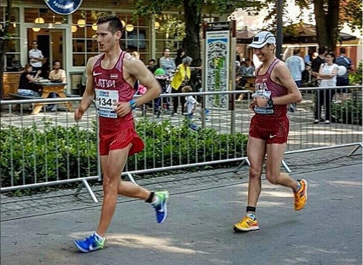 Ruslans Smolonskis (no kreisās) un Raivo Saulgriezis sacensībās Podebradā.
Autors: No albuma.