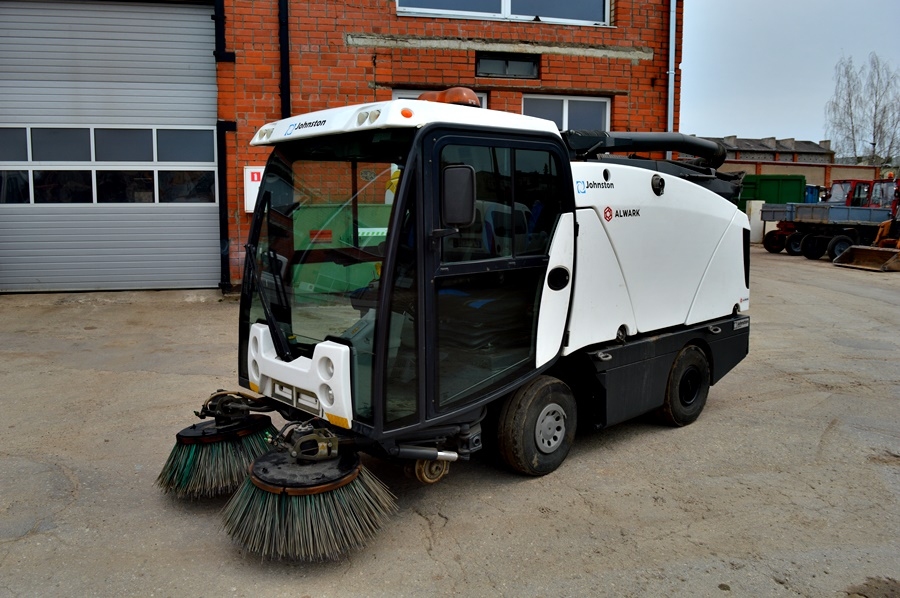 Pašlaik mazajam ielu putekļu sūcējam norit izmēģināšanas periods, jo ir nepieciešams laiks, lai izstrādātu visefektīvākos maršrutus.
Autors: No albuma.