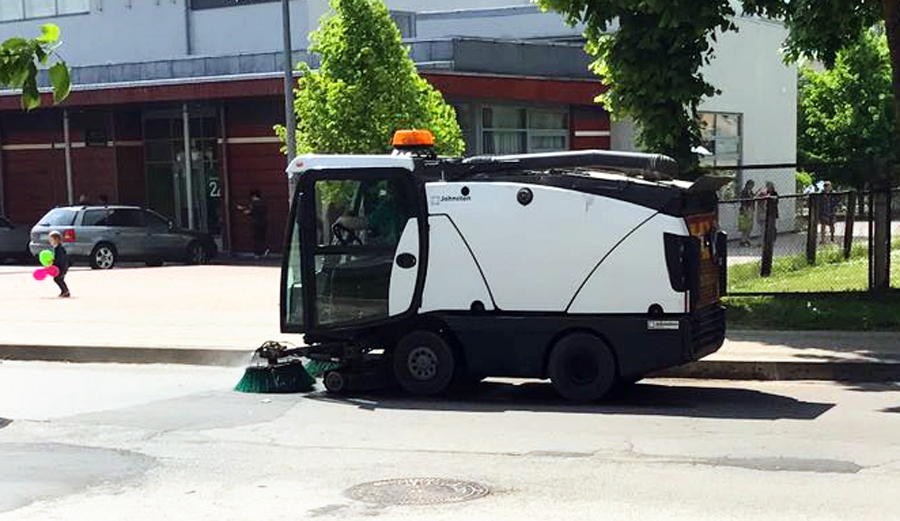 Ietves paredzēts slaucīt ar mazo putekļu sūcēju.
Autors: Sandra Danosa