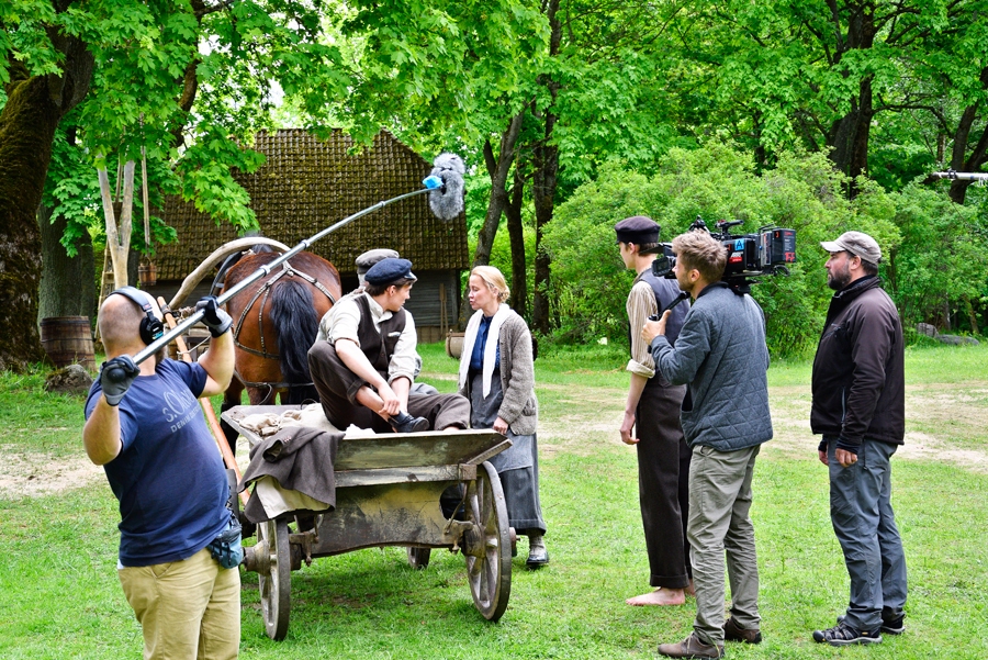 Mākslas filmas «Dvēseļu putenis» epizodes, kuru darbība risinās Vanagu dzimtas mājās, tika filmētas Gailīšu pagasta atpūtas kompleksā «Miķelis» iekārtotajā Zemgales lauku sētā.
Autors: Ivars Bogdanovs