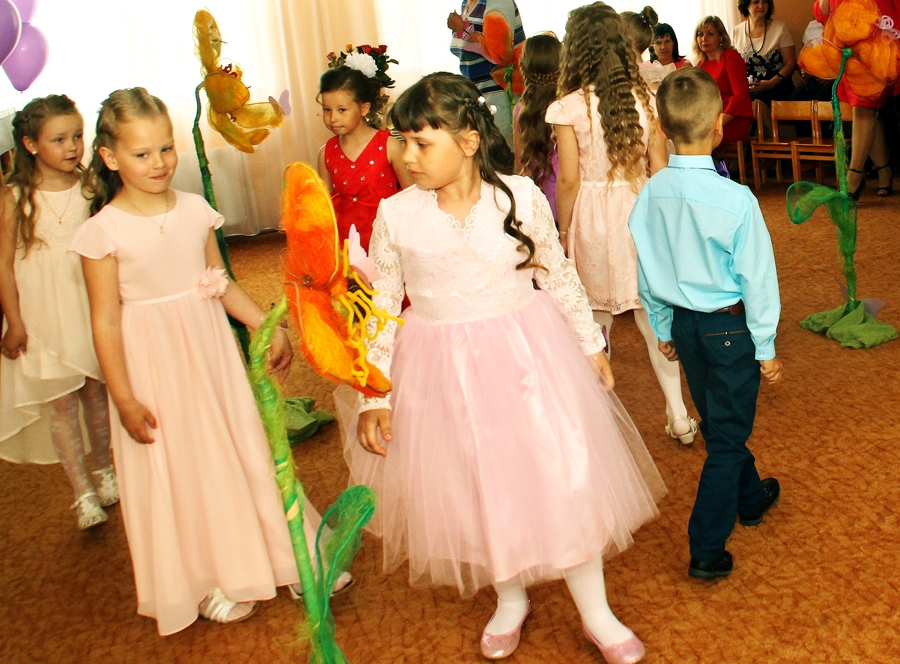 «Pasaulītē» izlaidums grupiņas «Dzīpariņi» bērniem.
Autors: Uldis Varnevičs