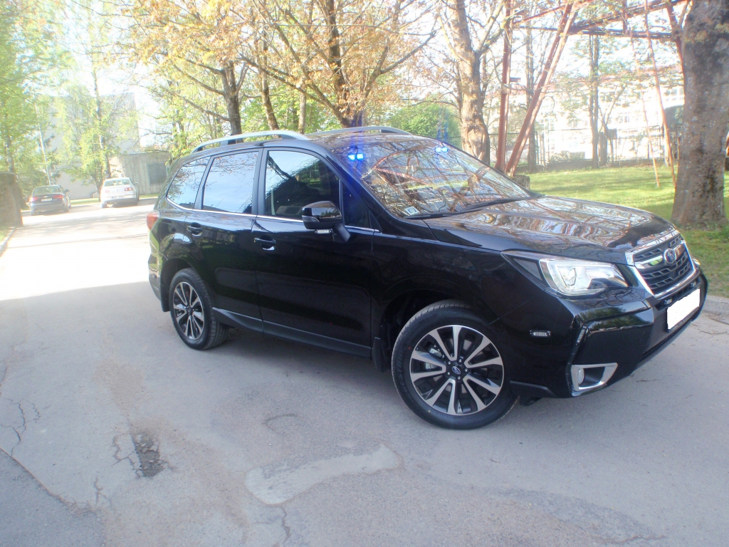 Valsts policijas Zemgales reģiona pārvaldē maijā ceļu policija sāka uzraudzīt satiksmi ar sešām jaunām netrafarētām automašīnām.
Autors: VP foto.