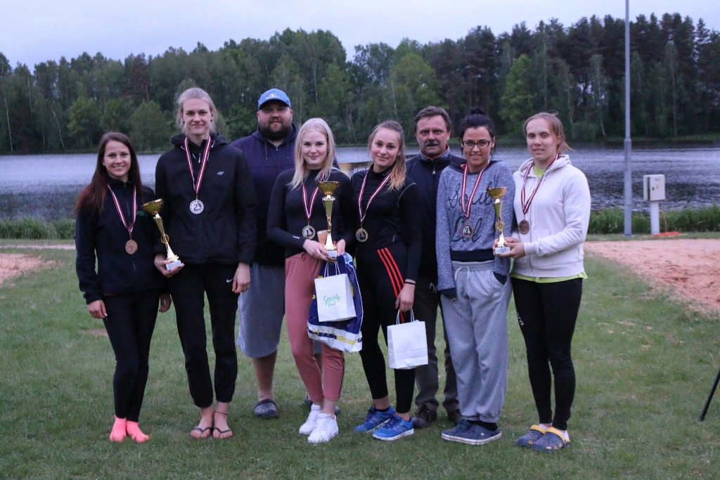 Dāmu konkurences godalgoto vietu ieguvējas.
Autors: No albuma.