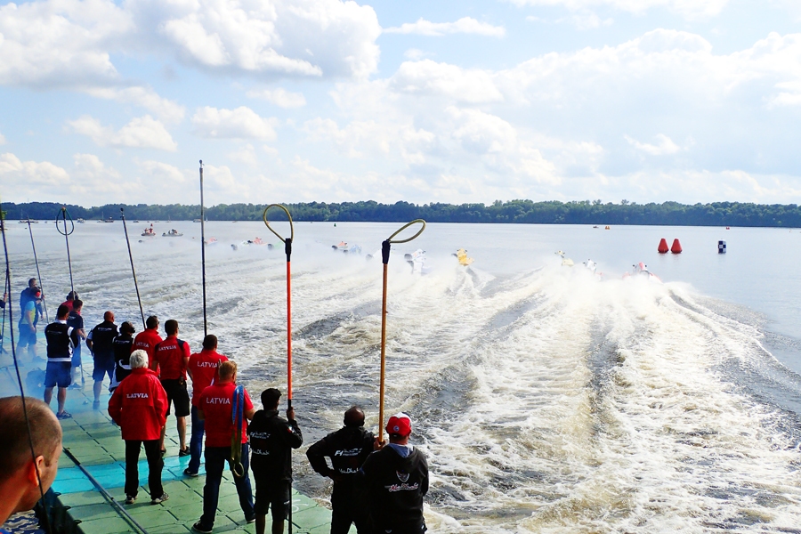 Sacensību starts pasaules čempionātā Kauņā.
Autors: no komandas albuma.