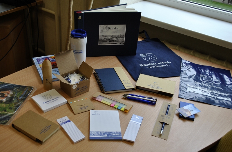 Jauno suvenīru iegādei pašvaldība šogad kopā iztērējusi vairāk nekā 12 000 eiro.
Autors: Vilnis Auzāns