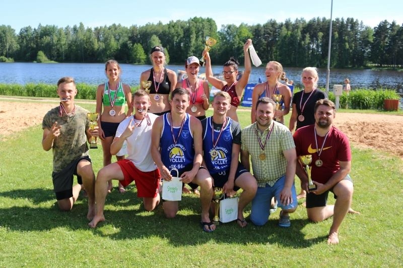Vecumnieku novada pludmales volejbola otrā posma godalgoto vietu ieguvēji.
Autors: Jānis Plūme
