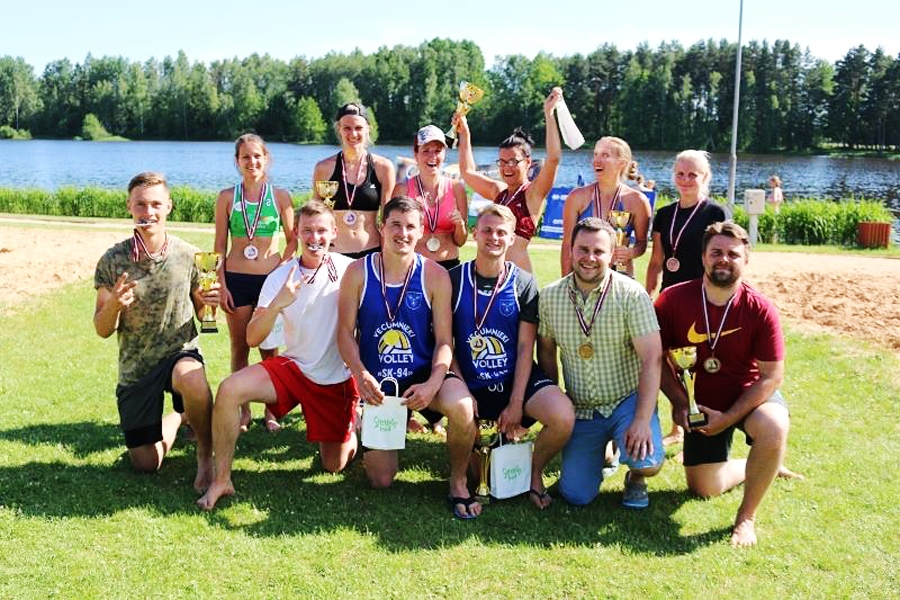 Vecumnieku novada pludmales volejbola otrā posma godalgoto vietu ieguvēji.
Autors: Jānis Plūme