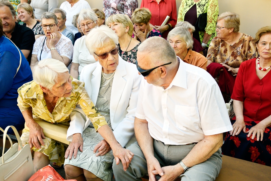 Bauskas slimnīcas bijušais vadītājs Uldis Eimuss sarunā ar kādreizējo galvenā ārsta vietnieci Intu Ozolu (centrā).
Autors: Ivars Bogdanovs