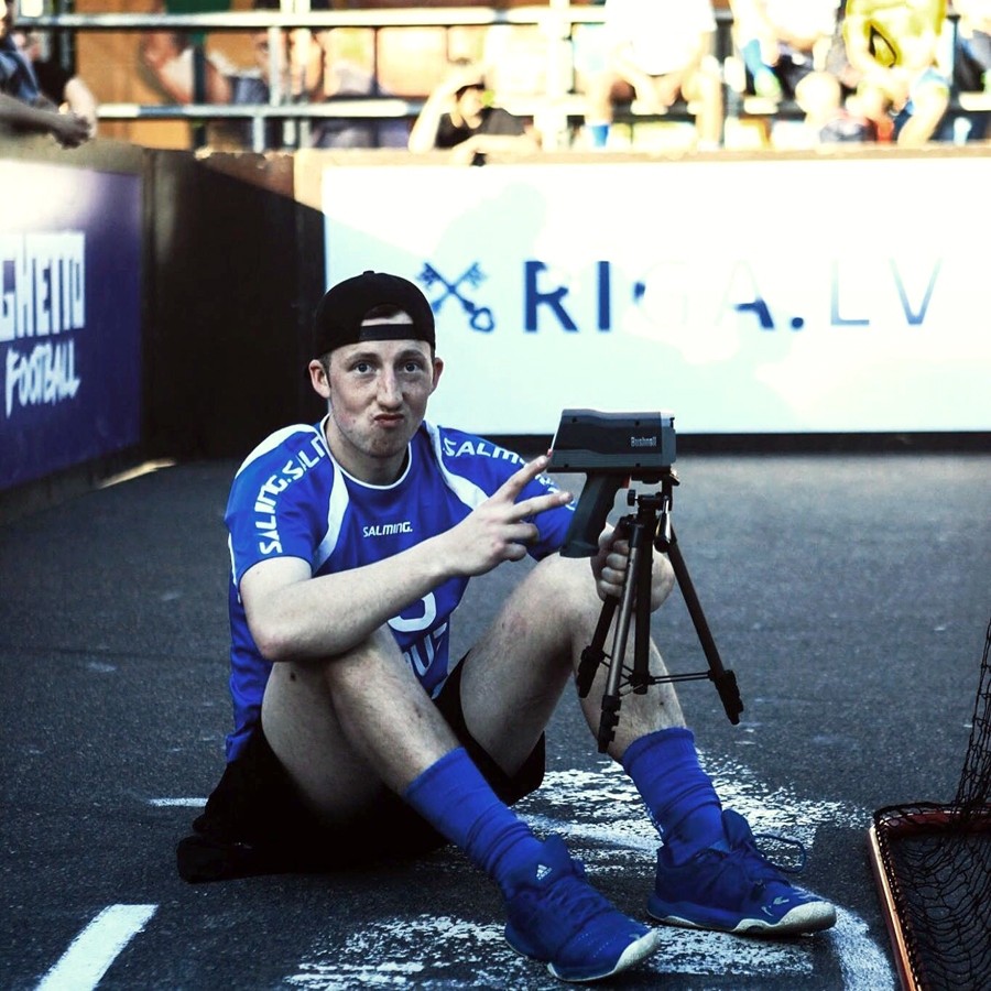 AIVIS BARKOVSKIS.
Autors: no albuma