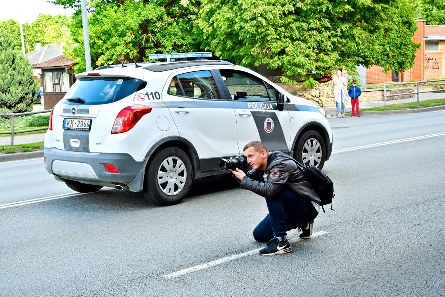 Policijas apsardzība mūsdienās ļoti noderīga katram paparaci.
Autors: Ivars Bogdanovs