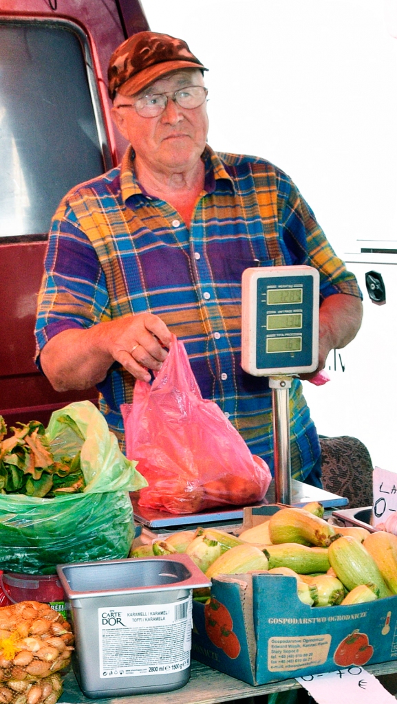 Stefans Timahovičs vēlētos lielāku pieprasījumu no vietējo pircēju puses, jo peļņa visaugstākā ir tieši ar jaunajiem kartupeļiem, kas tiek piedāvāti pirms Līgo svētkiem.
Autors: Ivars Bogdanovs