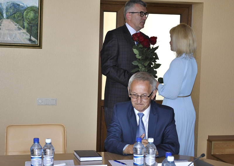 Bauskas novada domi turpinās vadīt Raitis Ābelnieks, viņa vietnieks būs partijas beidrs Voldemārs Čačs (priekšplānā).
Autors: Vilnis Auzāns