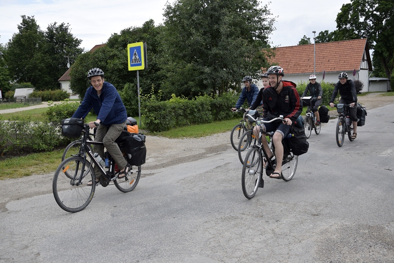 Pēc nakšņošanas Rundāles «Baltajā mājā» velobraucēji dodas ceļā uz Skaistkalni, tad tālāk – Sēlijas virzienā.
Autors: Ivars Bogdanovs