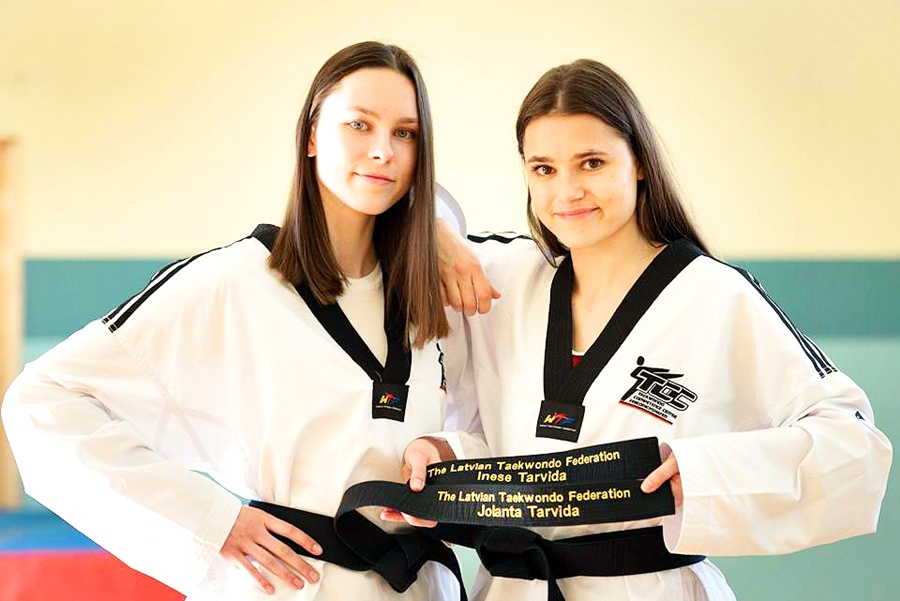 Māsas Jolanta (no kreisās) un Inese Tarvidas.
Autors: Ivars Prīsis