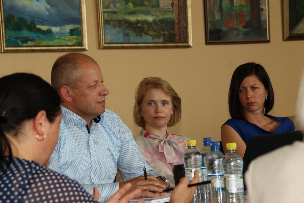 Visi trīs Latvijas Reģionu apvienības saraksta deputāti – Aleksandrs Novickis, Aivija Kursīte (vidū) un Karīna Andreika – izteikuši vēlmi darboties Latvijas Pašvaldību savienības komitejās.
Autors: Uldis Varnevičs