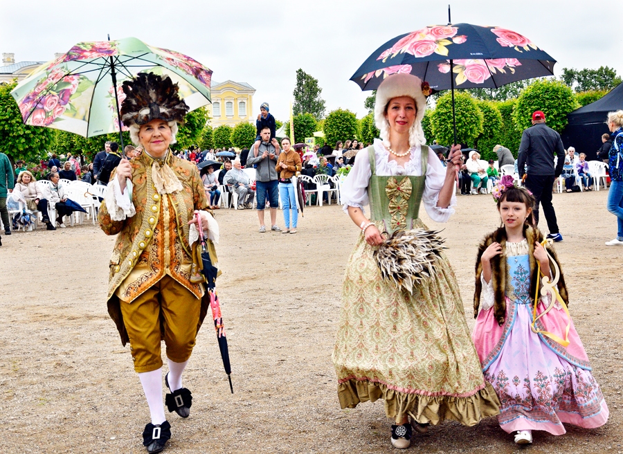 Hercogs (Jeļena Forste) un galma dāmas.
Autors: Ivars Bogdanovs