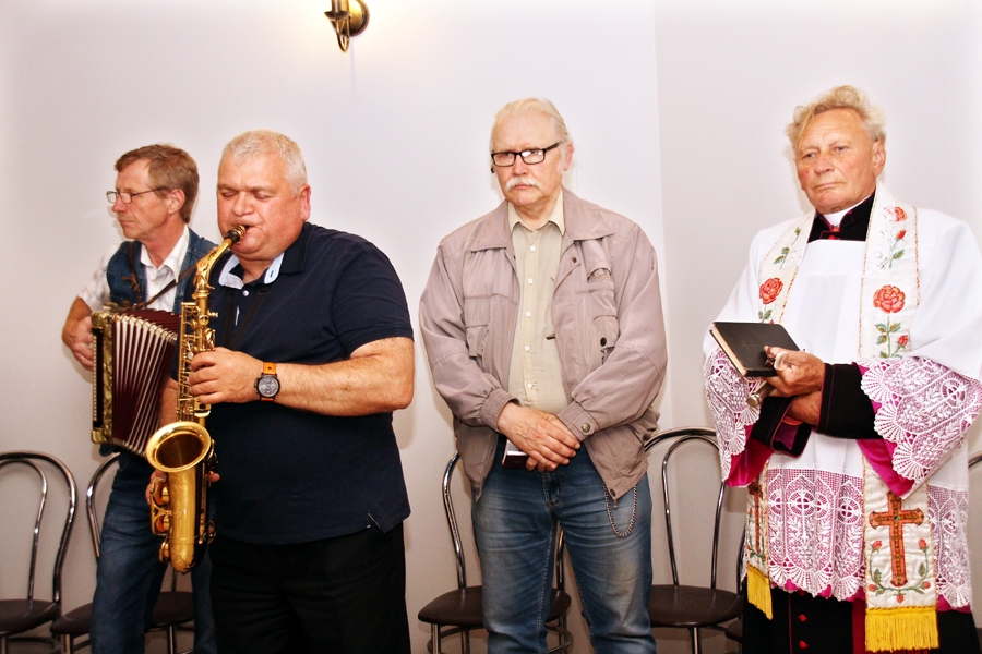 Veiksmīgu darbību jaunajam uzņēmumam vēlēja Ints Danielsons (vidū) un Jānis Zviedrāns (no labās).
Autors: Uldis Varnevičs