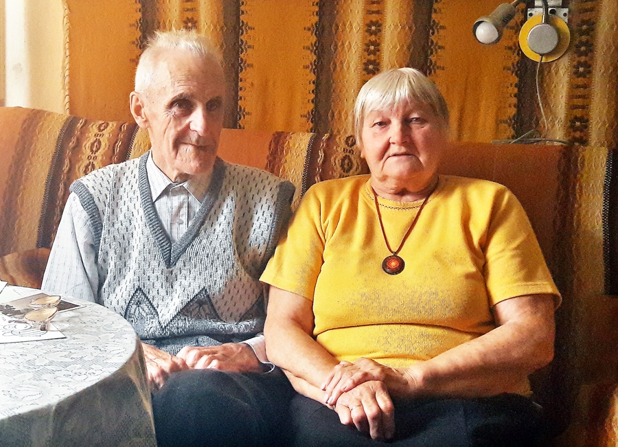 Dimanta kāzās Zigrīdu un Arvīdu Pumpurus sveicis jaunievēlētais Iecavas novada domes priekšsēdētājs Aivars Mačeks. Pāris nenoliedz, ka ir patīkami, ja pašvaldība atceras savus iedzīvotājus un ziedus pasniedz novada vadītājs personīgi.
Autors: Artūrs Dulbe