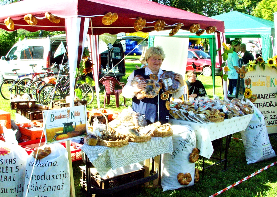 Uzņēmēju dienā 2003. gadā piedalījās pašlaik vairs neesoša ražotne «Bauskas klēts».
Autors: no «Bauskas Dzīves» arhīva.