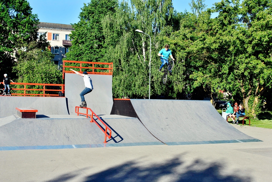 Bauskas skeitparks dzīvojamo namu kvartālā.
Autors: no «Bauskas Dzīves» arhīva
