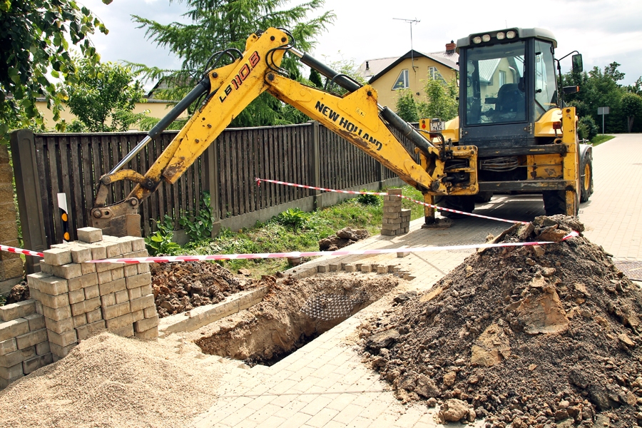 SIA «Bauskas ūdens» 1. maija ielā veica ūdensvada bojājuma remontdarbus un likvidēja ūdens noplūdi.
Autors: Uldis Varnevičs