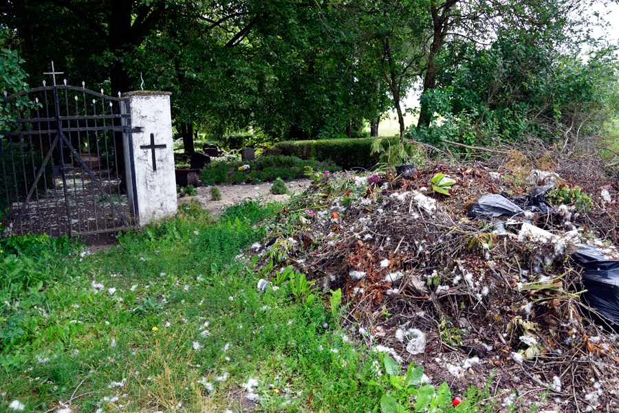 Važītes kapu apkārtnē vēl pagājušās nedēļas sākumā varēja skatīt atkritumu kalnu.
Autors: Ivars Bogdanovs
