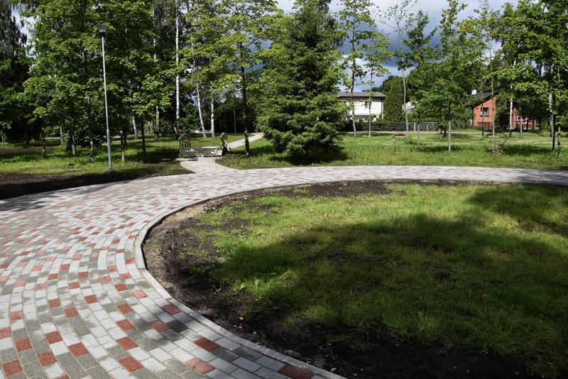 Aizupes parkā Vecumniekos šovasar bruģēti celiņi.
Autors: Ivars Bogdanovs