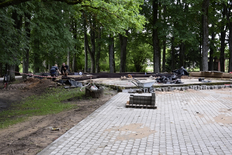 Bruģēšana Bārbeles parkā tuvojas nobeigumam.
Autors: Ivars Bogdanovs