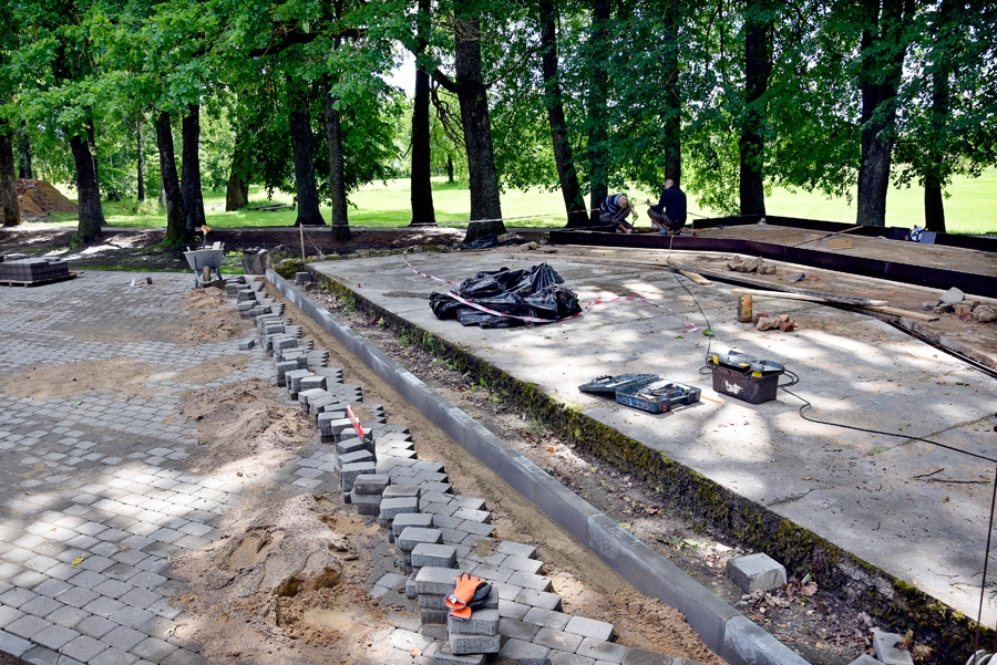 Bruģēšana Bārbeles parkā tuvojas nobeigumam.
Autors: Ivars Bogdanovs