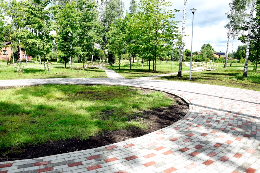Vecumniekos, Aizupes parkā, šovasar bruģēti celiņi.
Autors: Ivars Bogdanovs