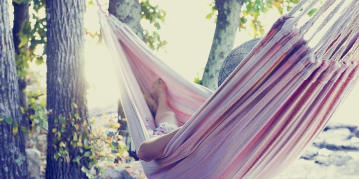 Brīvdabas guļamistabā.