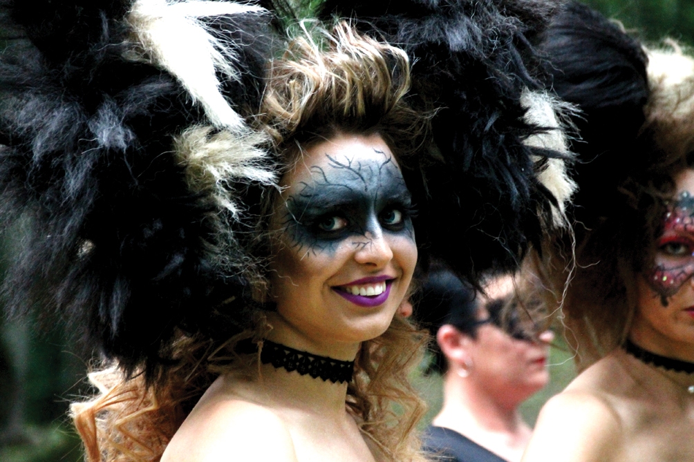 Siltā gadalaika festivālā var atbrīvot iztēli un iejusties citā tēlā.
Autors: Uldis Varnevičs