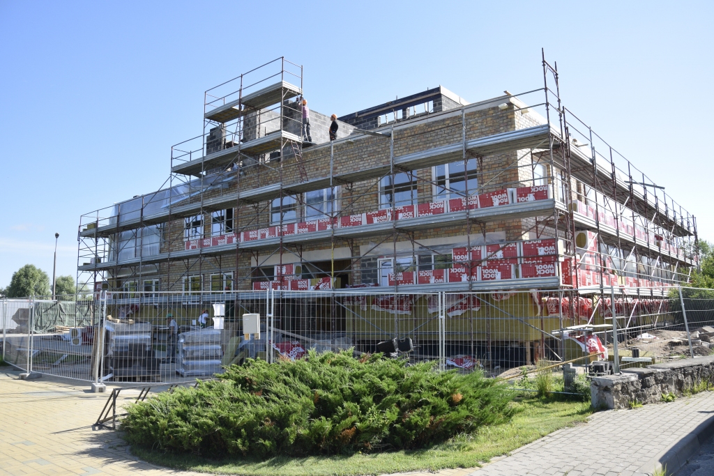 Būve uz Bauskas mūzikas skolas jumta kalpos par pamatu jumta segumam.
Autors: Ivars Bogdanovs