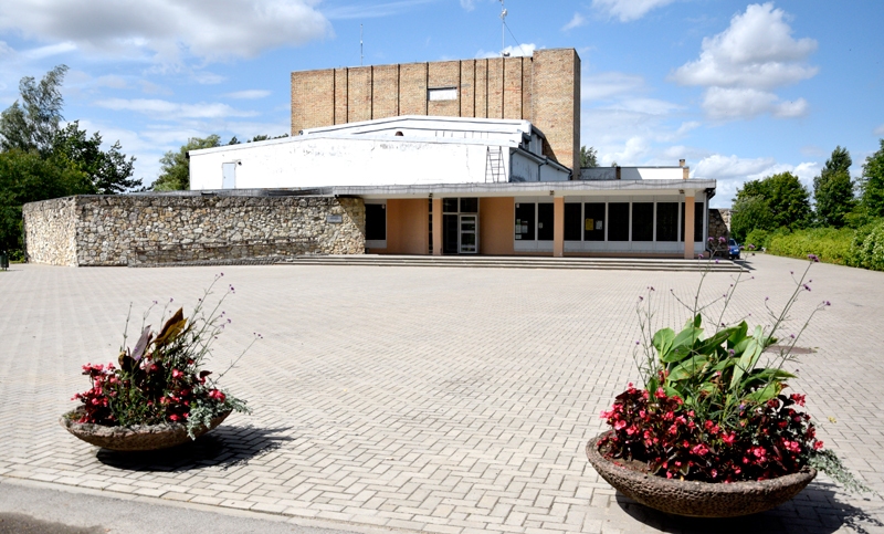 Grenctāles kultūras nams atklāts 1982. gadā.