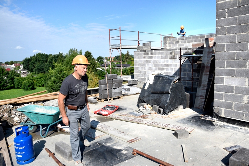 Būve uz Bauskas mūzikas skolas jumta kalpos par pamatu jumta segumam.
Autors: Ivars Bogdanovs