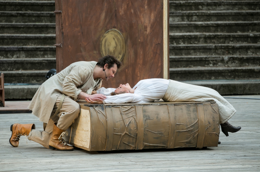 Galvenajās mīlētāju lomās Aija Dzērve un Mārcis Manjakovs.
Autors: Publicitātes foto.