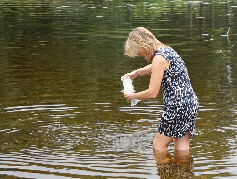 Eksperti šonedēļ paņēmuši jaunus paraugus ūdens analīzēm Bauskas upēs.
Autors: no pašvaldības albuma.