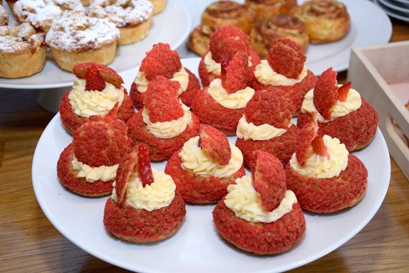 «Gardumu avēnijas» cepējas Iecavā sviestu pret lētāku izejvielu nemainīs, lai saglabātu produktu labo garšu.
Autors: no «Bauskas Dzīves» arhīva.