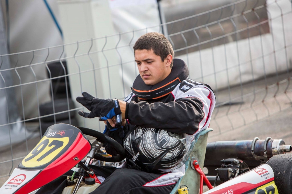 Viktors Gorodko.
Autors: No albuma.