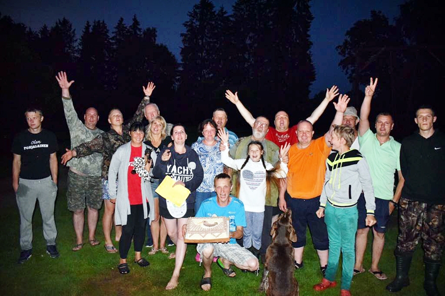 Kluba «Irši» mednieki ar ģimenēm pīļu medību sezonas atklāšanu izmantoja kopā sanākšanai.
Autors: no personiskā albuma.