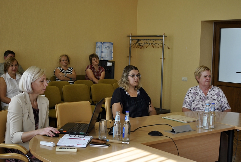 Par kultūras dzīvi Brunavas pagastā deputātiem klāsta kultūras darba organizatore Jurgita Červinska. Ziņotāju atbalsta arī pagasta pārvaldes vadītāja Baiba Marčenkova.
Autors: Vilnis Auzāns