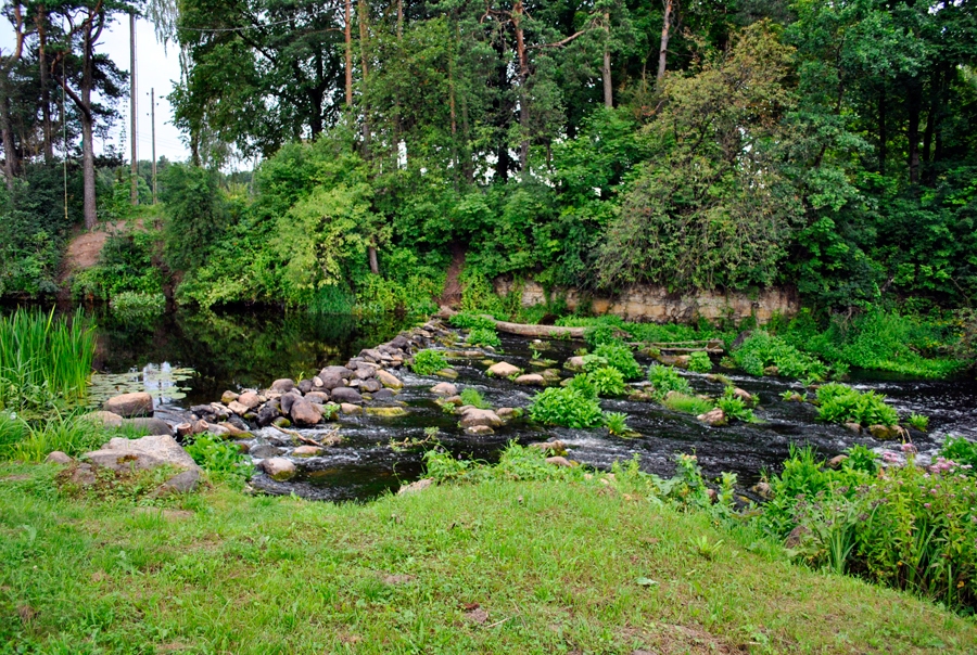 Iecavas upes krasts pie labiekārtotās atpūtas vietas «Spirtnieki».
Autors: Antra Ērgle