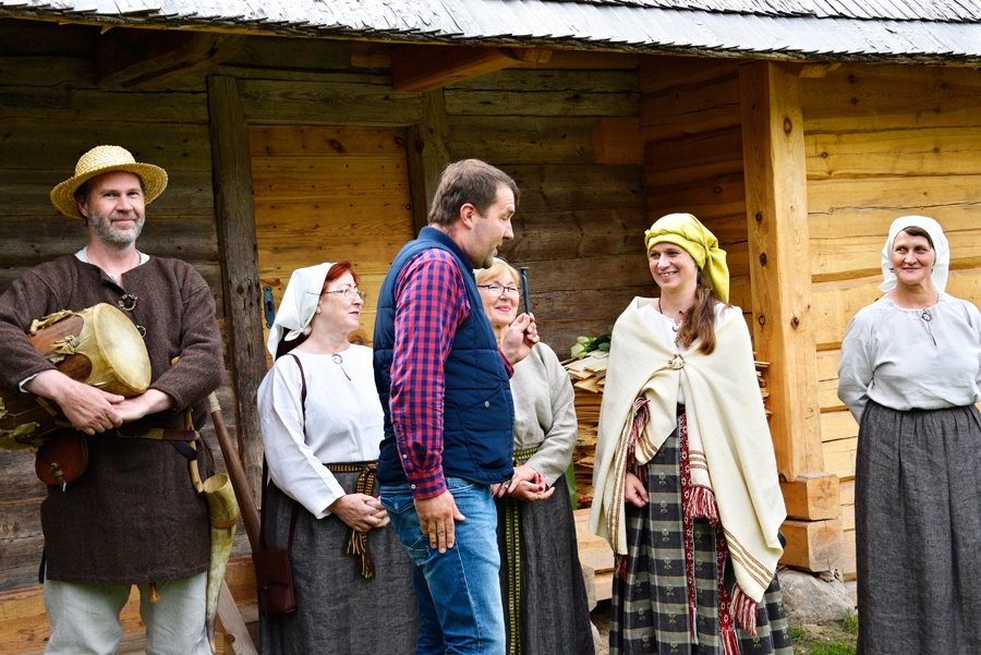 Meistari pie atjaunotās klēts uzbūvējuši oriģinālas formas noteku.
Autors: Ivars Bogdanovs