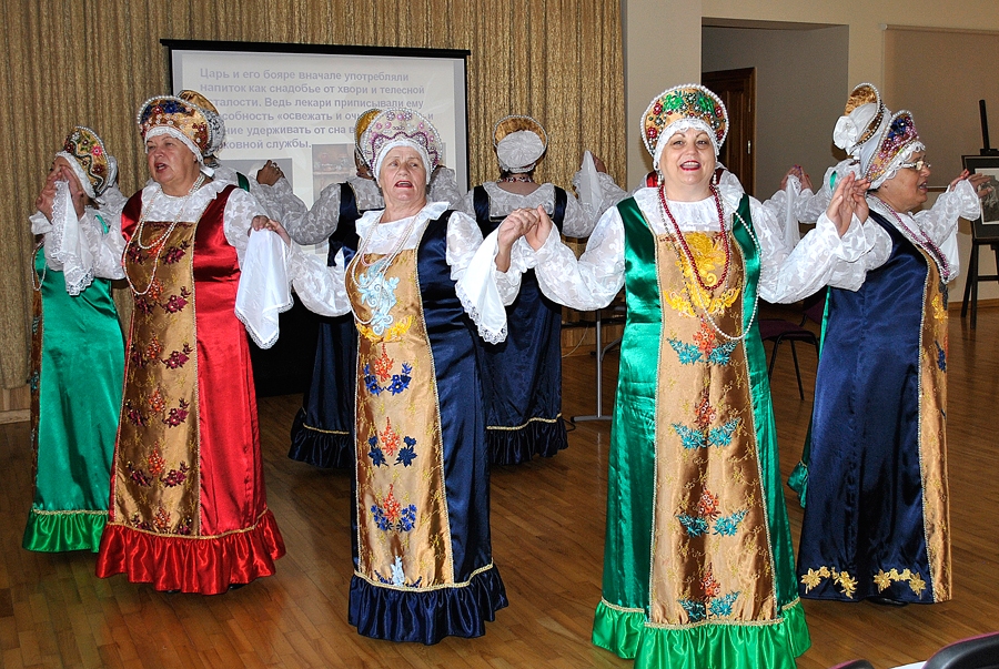 «Slavjanočki» sniedza aizraujošu krievu dziesmu un danču priekšnesumu, iesaistot arī skatītājas.
Autors: Antra Ērgle