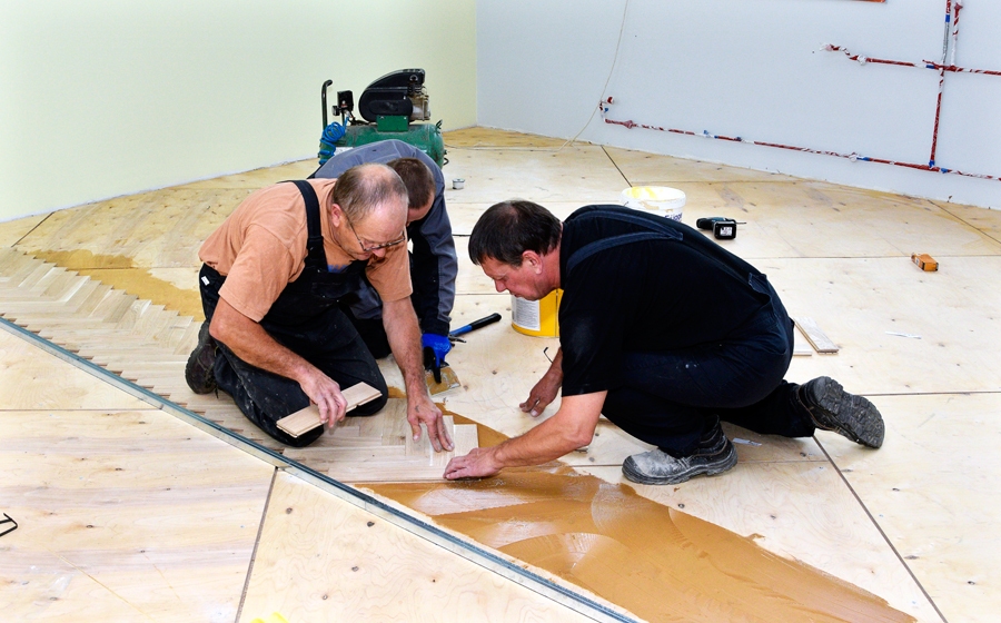 Vecumnieku vidusskolas foajē šovasar ielikts jauns parkets un izveidota neliela skatuve.
Autors: Ivars Bogdanovs