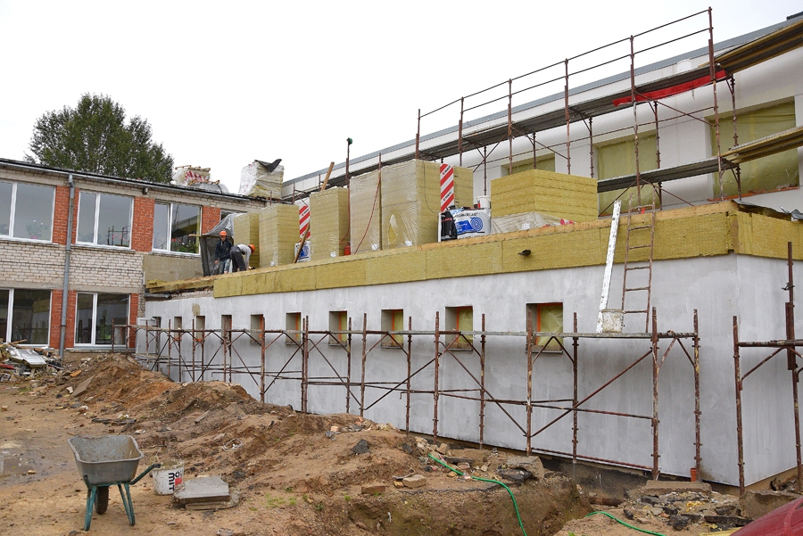 Vecumnieku vidusskolā septembrī pabeigs sporta zāles siltināšanu no ārpuses.
Autors: Ivars Bogdanovs