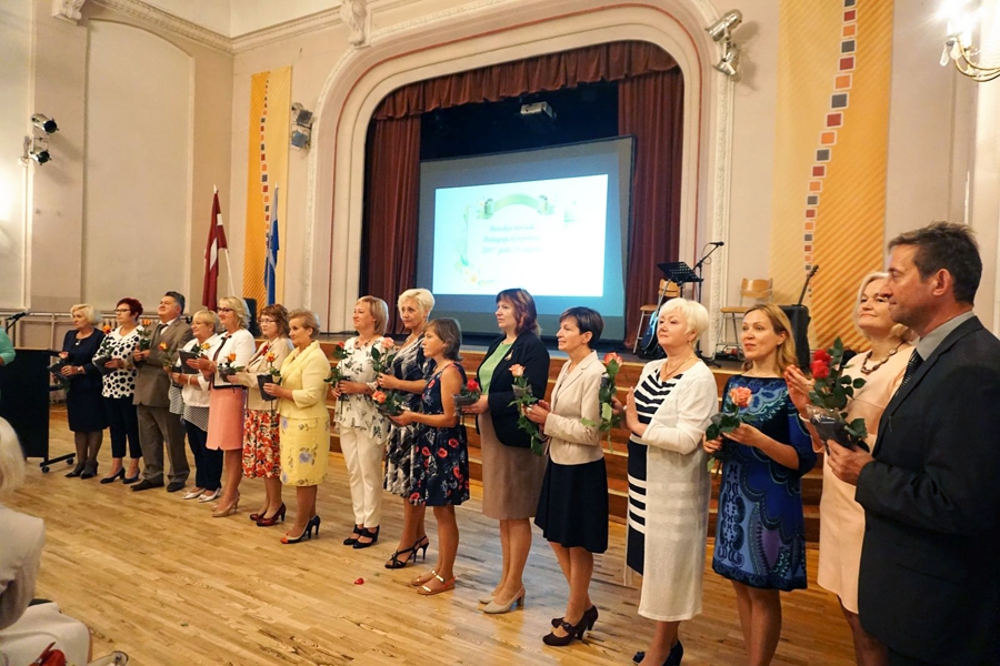 Bauskas novada izglītības iestāžu vadītāji gadskārtējā pedagogu augusta konferencē.
Autors: no bauska.lv